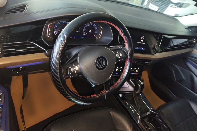 Used Volkswagen Passat 2020 Revised Version 330TSI Luxury Edition China VI Standard
