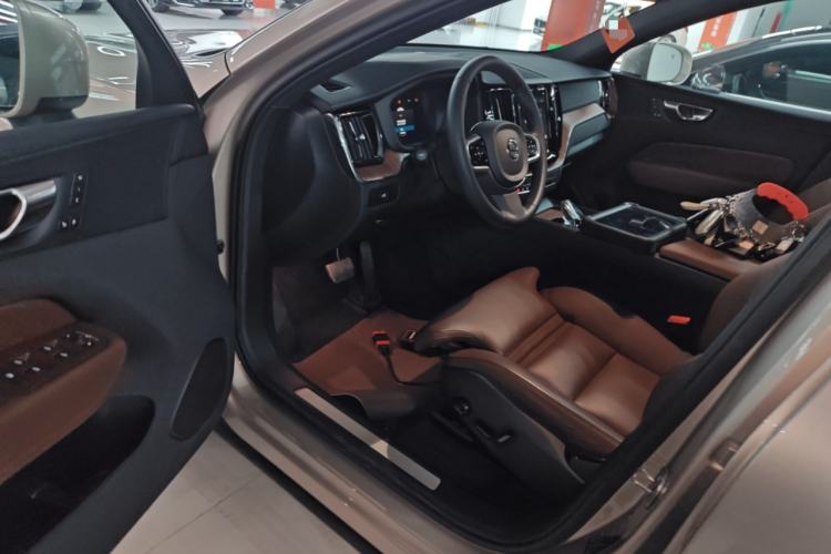 Used Volvo XC60 2025 B5 Four-Wheel Drive Smart & Advanced Luxury Edition
