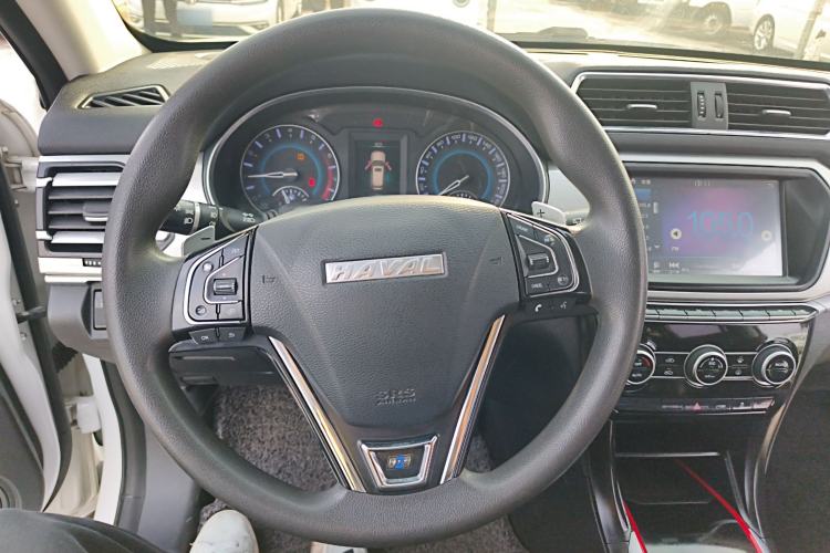 Used Haval H2 2018 Chuanxiang Edition Blue Badge 1.5T Dual-Clutch Two-Wheel Drive Fashionable Model
