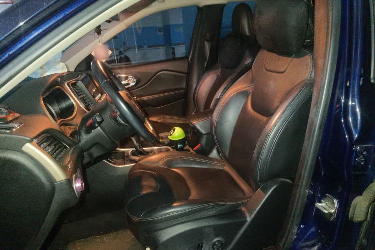 Used  Cherokee 2016 2.4L Leading Edition
