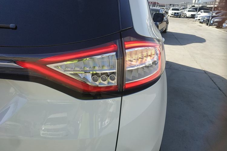 Used Ford Edge 2017 EcoBoost 245 Two-Drive Platinum Edition 5 Seats
