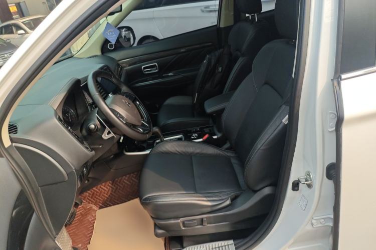 Used Mitsubishi Outlander 2019 2.4L 4x4 Zhi Xiang Edition 7 Seats China V Emission Standard
