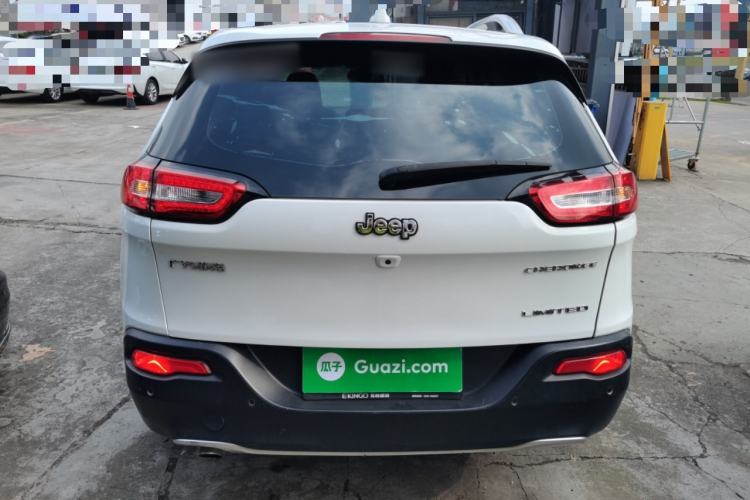 Used  Cherokee 2017 2.0L Superior Edition
