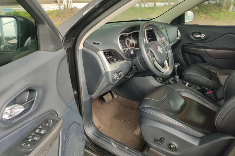 Used  Cherokee 2016 2.4L Leading Edition
