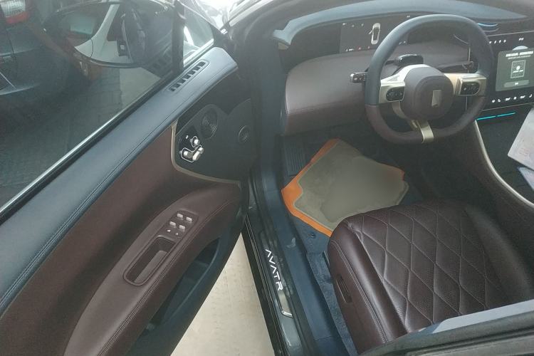 Used  11 2024 730 Luxury Edition with Three Lasers and Rear-Wheel Drive
