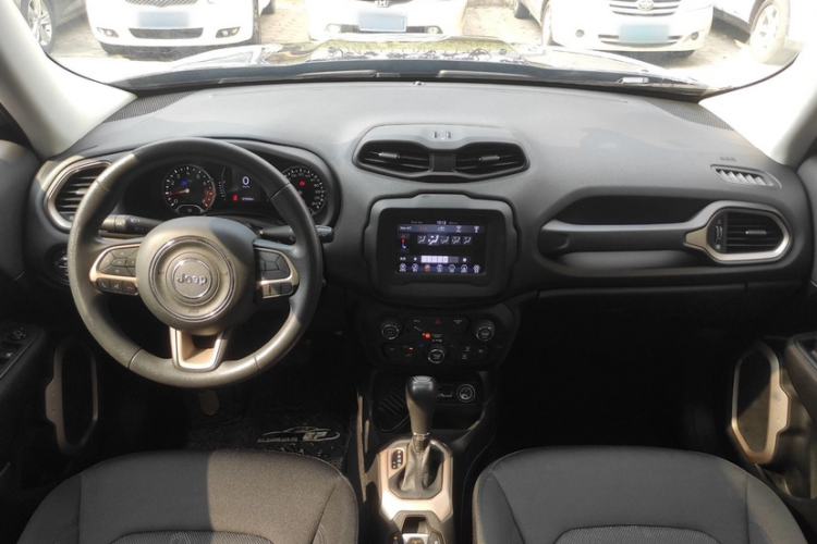 Used  Renegade 2018 Connected Large Screen Version 180T Automatic High-Energy Edition