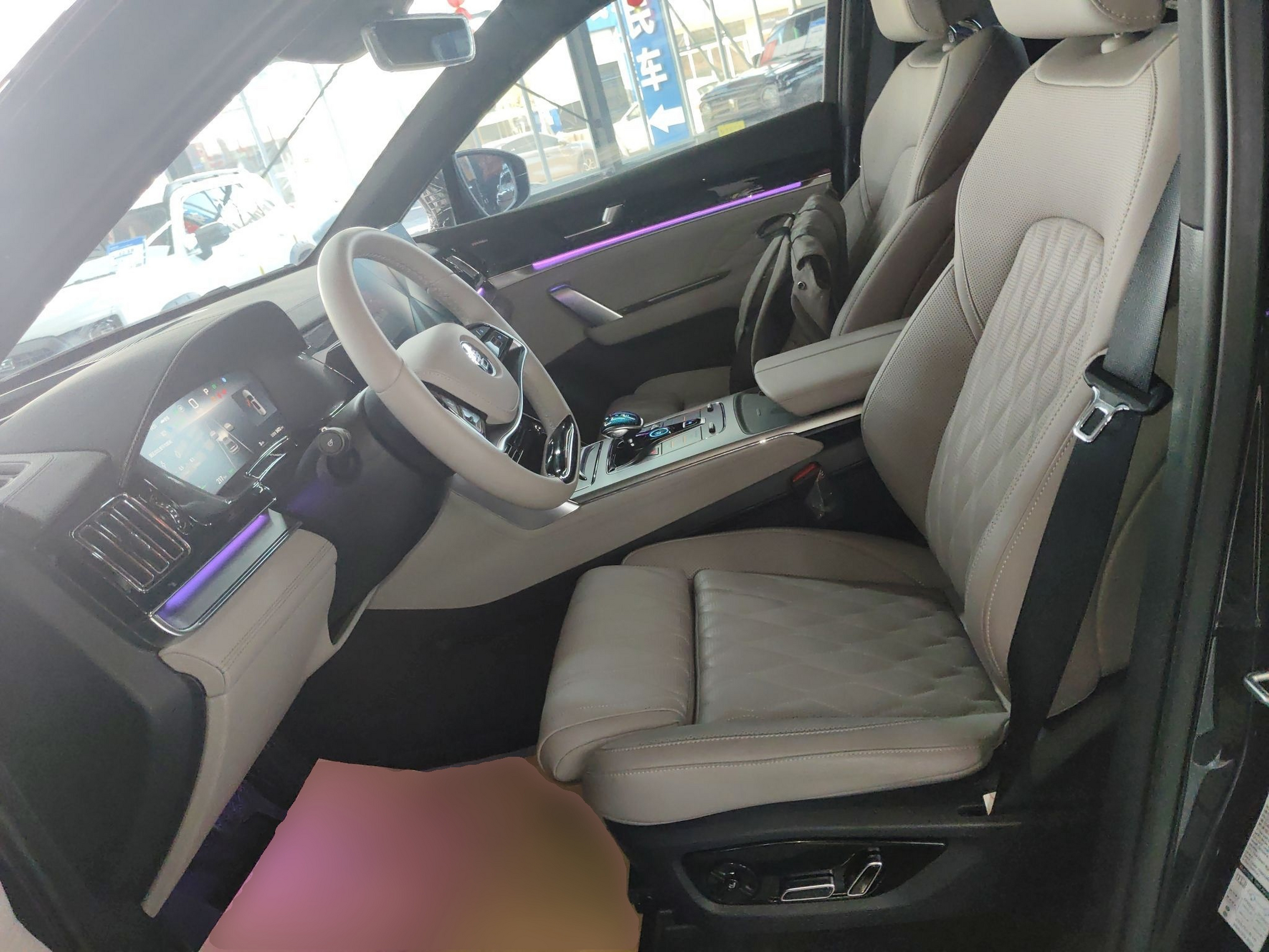 Переднее сиденье в автомобиле