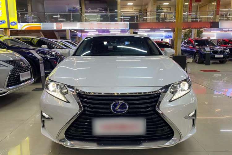 Used Lexus ES 2015 300h Comfort Edition
