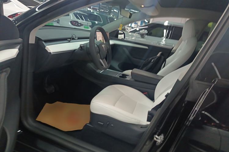 Used Tesla Model Y 2021 Long-Range All-Wheel-Drive Version 3D7
