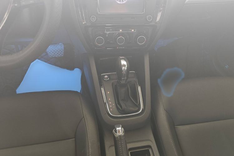 Used Volkswagen Sagitar 2017 230TSI Automatic Comfort Version
