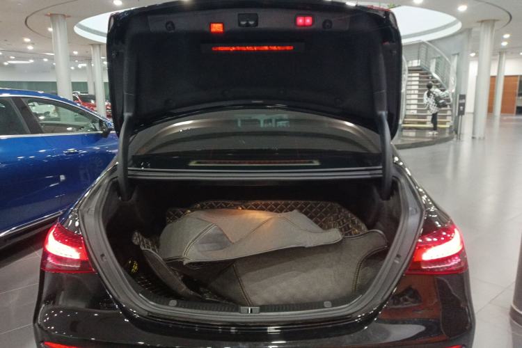 Used Mercedes-Benz E-Class 2022 Second Facelift E 300 L Luxury Edition
