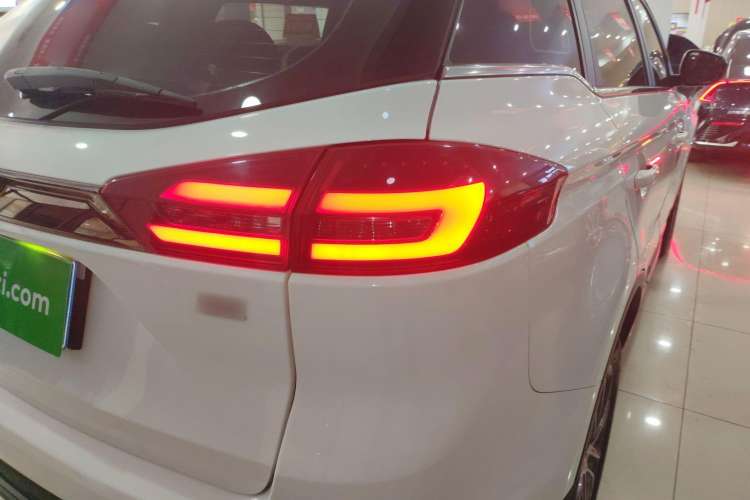 Used Geely Auto Emgrand X7 Sport 2020 1.8TD DCT Two-Wheel Drive Smart Connect 4G-Enabled Version
