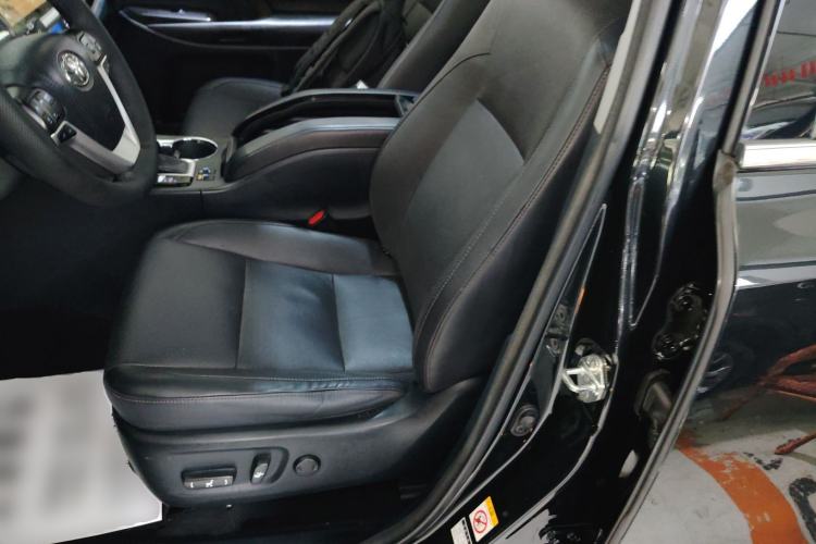 Used Toyota Highlander 2018 2.0T Four-Wheel Drive Luxury Edition 7 Seats China V Emission Standard
