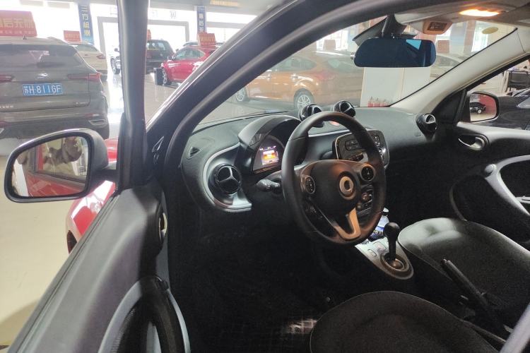 Used  forfour 2016 1.0L 52 kW Passion Edition
