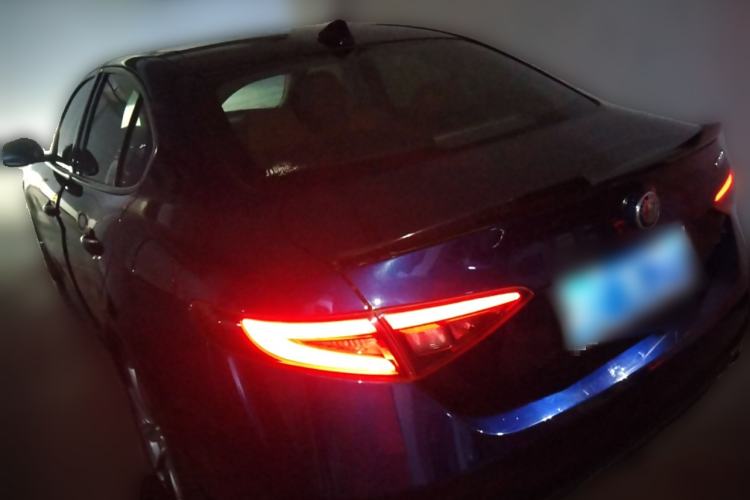 Used Alfa Romeo Giulia 2017 2.0T 200HP Luxury Edition
