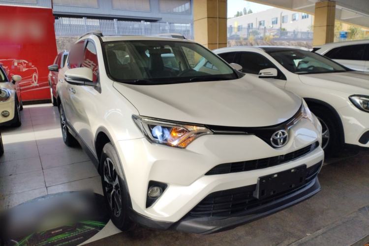 Used Toyota RAV4 2016 2.0L CVT Two-Wheel Drive Fashion Edition China V Standard
