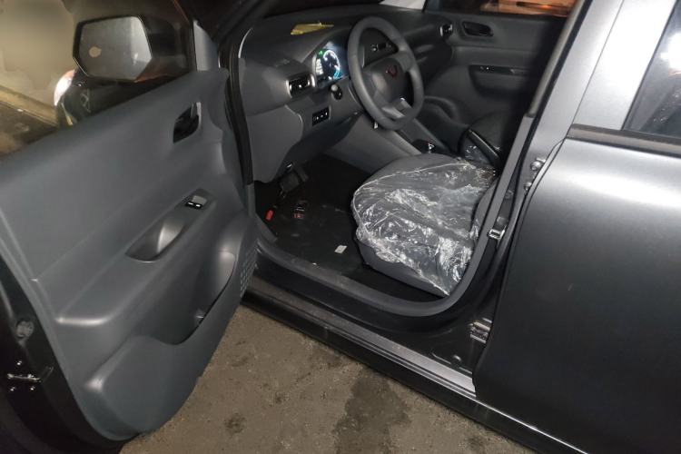 Used Wuling Hongguang New Energy 2024 All-Electric Model 300KM Practical Version
