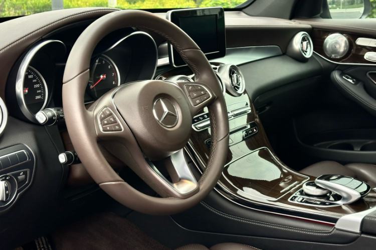 Used Mercedes-Benz GLC 2017 GLC 260 4MATIC Luxury Model
