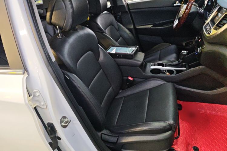 Used Hyundai Tucson 2018 1.6T Dual-Clutch Two-Wheel Drive 15th Anniversary Special Edition