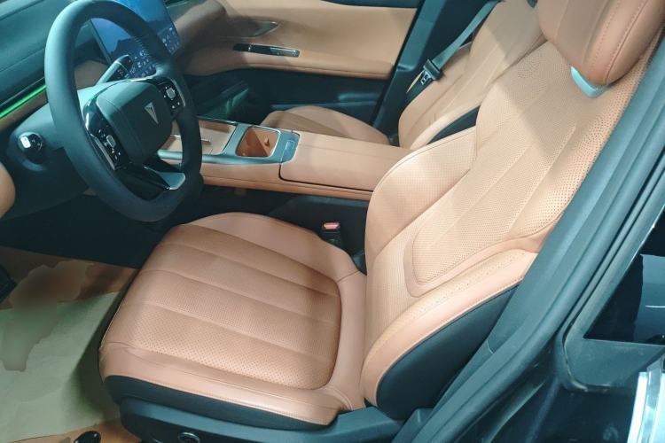 Used  L07 2024 230Max Qiankun Intelligent Driving ADS SE Range-Extended Version
