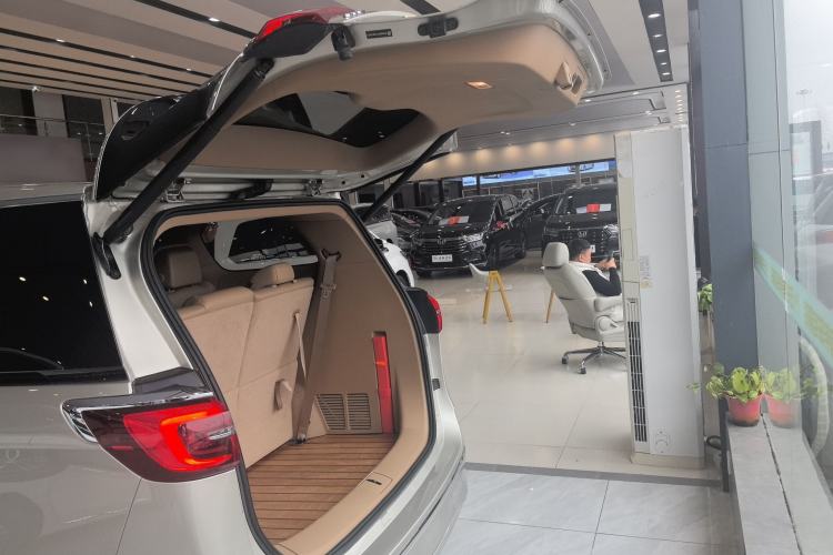 Used Buick GL8 2020 ES Land Cruiser 653T Luxury Model
