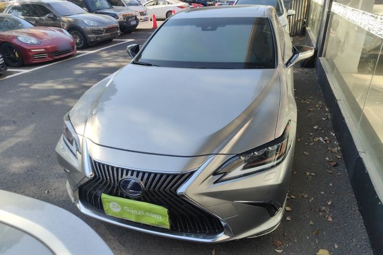 Used Lexus ES 2020 300h Executive Edition
