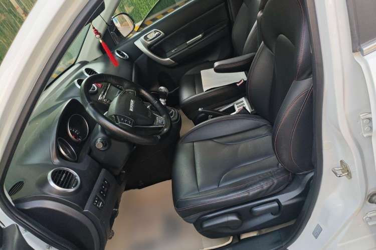 Used Haval H6 2015 Upgraded Model 1.5T Manual Two-Wheel Drive Elite Version
