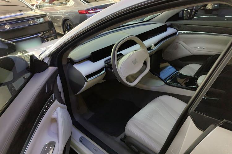 Used  L7 2022 Dynamic Model
