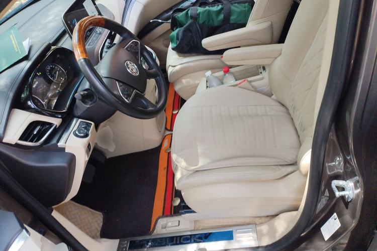 Used Buick GL8 2023 Facelifted Land Cruiser Executive Luxury Version
