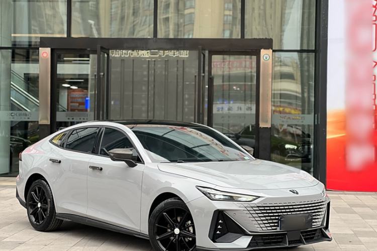 Used Changan UNI-V 2022 1.5T Prestige Version
