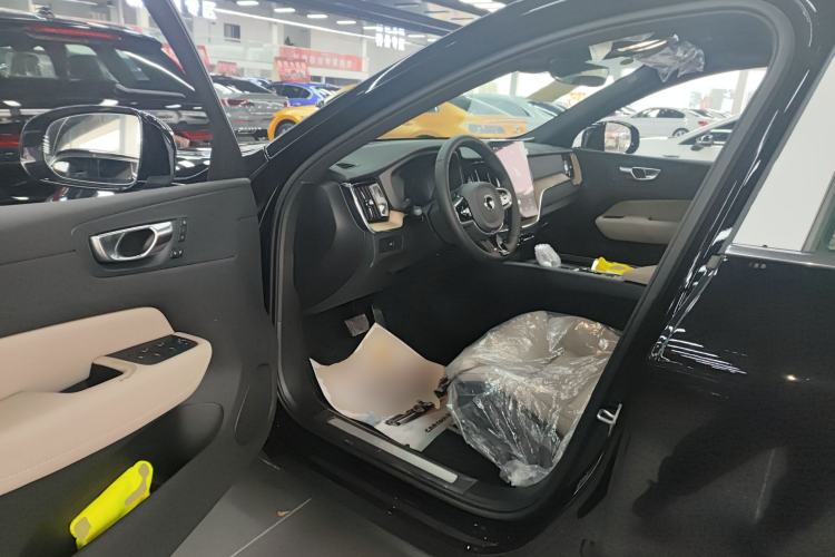 Used Volvo XC60 2026 B5 4x4 Smart Luxury Edition
