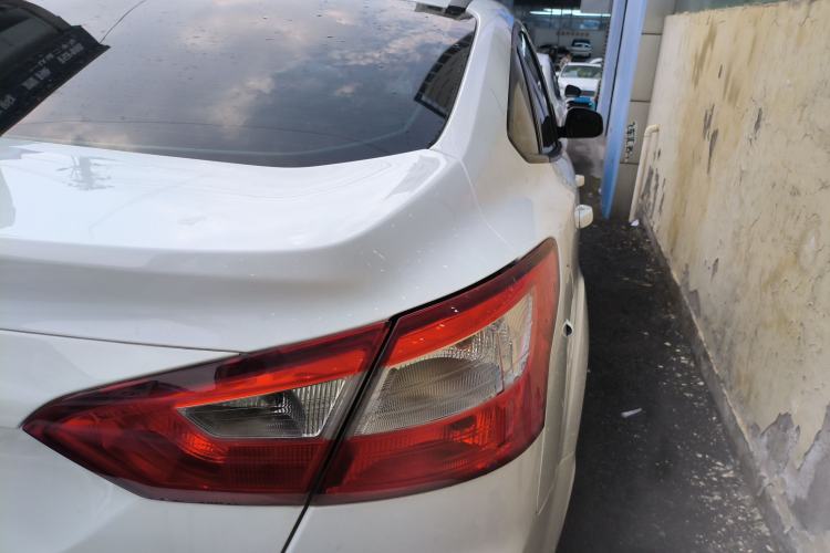 Used Ford Focus 2012 Sedan 1.6L Automatic Fashion Edition
