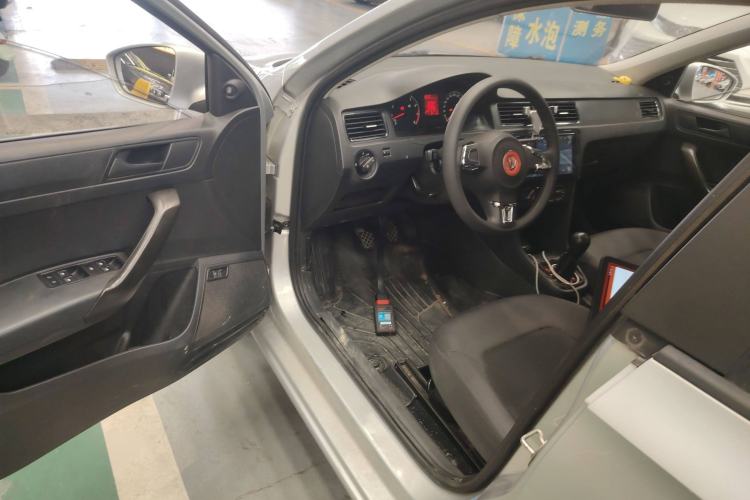 Used Volkswagen Santana 2015 1.6L Manual Fashion Edition
