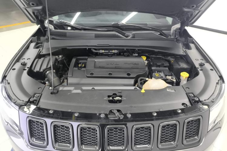 Used  Compass 2017 200T Automatic Family Edition
