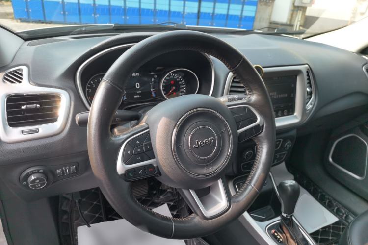 Used  Compass 2017 200T Automatic Family Edition
