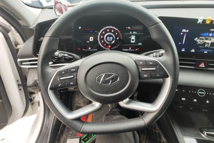 Used Hyundai Elantra 2022 1.5L CVT LUX Prestige Edition
