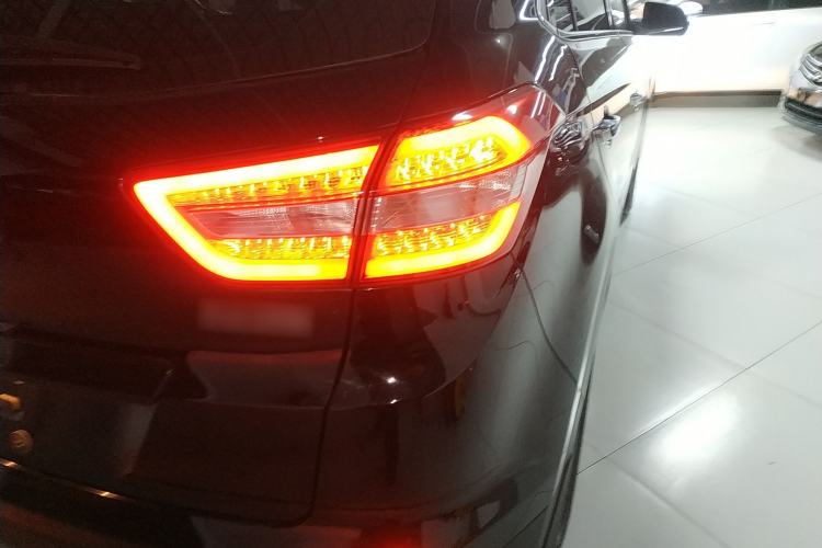 Used Hyundai ix25 2015 1.6L Automatic Two-Wheel-Drive Deluxe DLX Model
