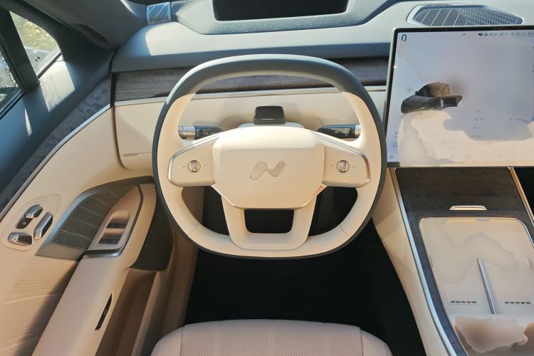 Used ONVO Luxeed L90 2025 Model—Ultra Six-Seater Version
