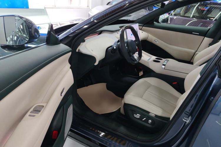 Used  YU7 2025 Ultra-Long Range High-Performance All-Wheel-Drive Max Edition
