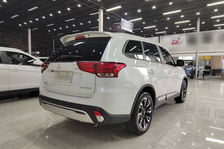 Used Mitsubishi Outlander 2020 2.0L Two-Wheel Drive Comfort Edition 7-Seater
