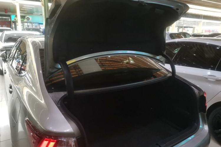 Used Lexus ES 2015 300h Comfort Edition