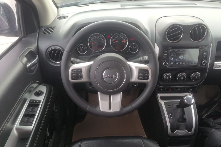 Used  Compass (Import) 2014 Revised Version 2.0L Two-Wheel Drive Elite Edition
