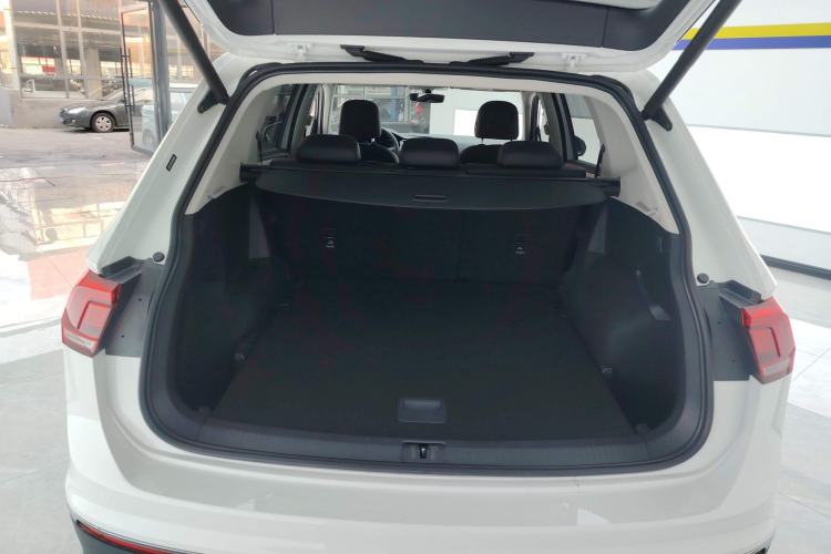 Used Volkswagen Tiguan L 2020 330TSI Automatic Two-Wheel Drive Smart Luxury Edition China VI Standard
