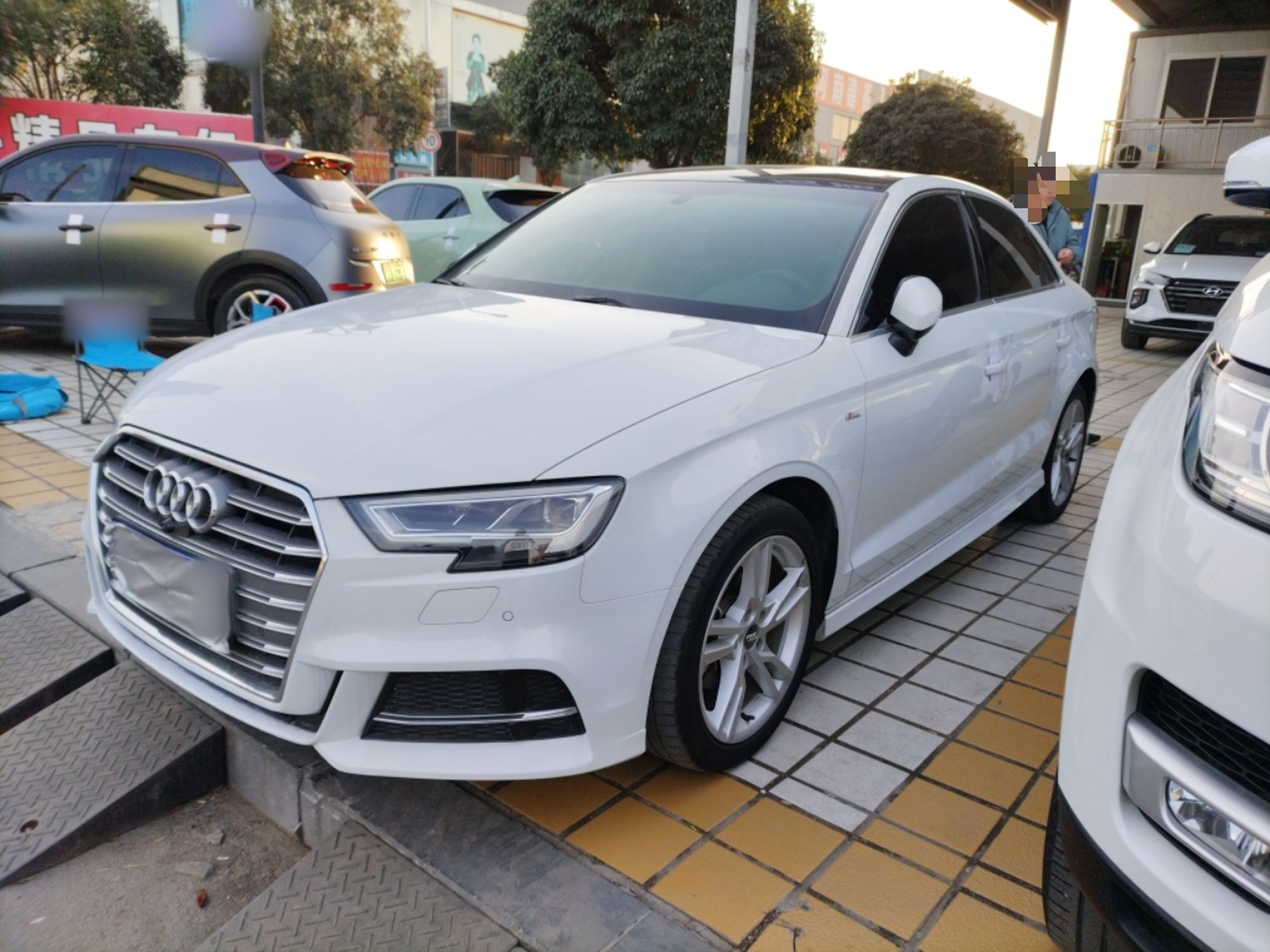 Под передней частью автомобиля