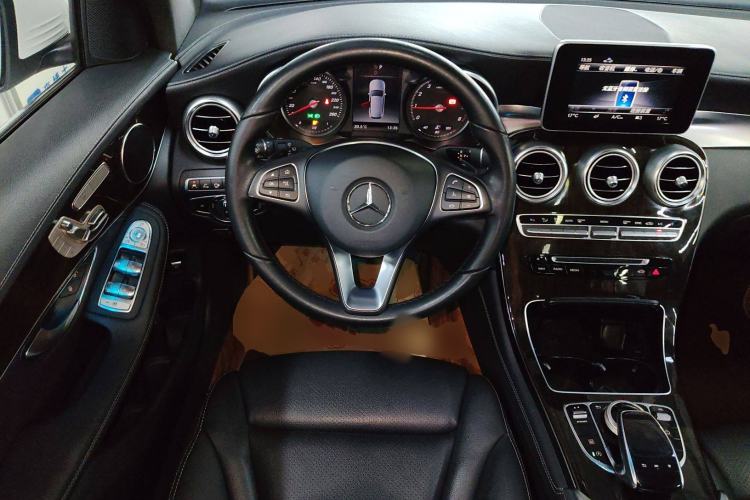 Used Mercedes-Benz GLC 2019 Facelift GLC 260 L 4MATIC Luxury Model
