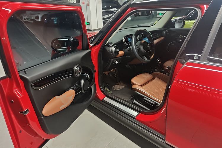 Used  MINI 2022 Updated 1.5T COOPER Artist Five-Door Edition
