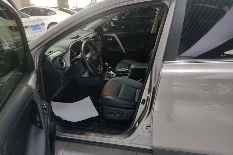 Used Toyota RAV4 2016 2.0L CVT Two-Wheel Drive Smart Edition China V Standard
