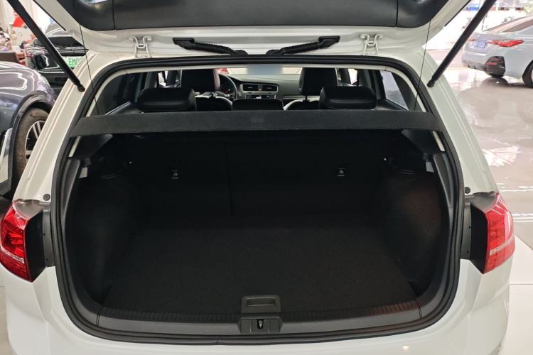 Used Volkswagen Golf 2016 230TSI Automatic Luxury Version
