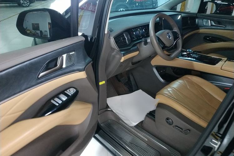 Used Denza D9 2022 DM-i 1040 Prestige Model