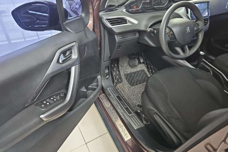 Used Peugeot 2008 2014 1.6L Automatic Fashion Edition
